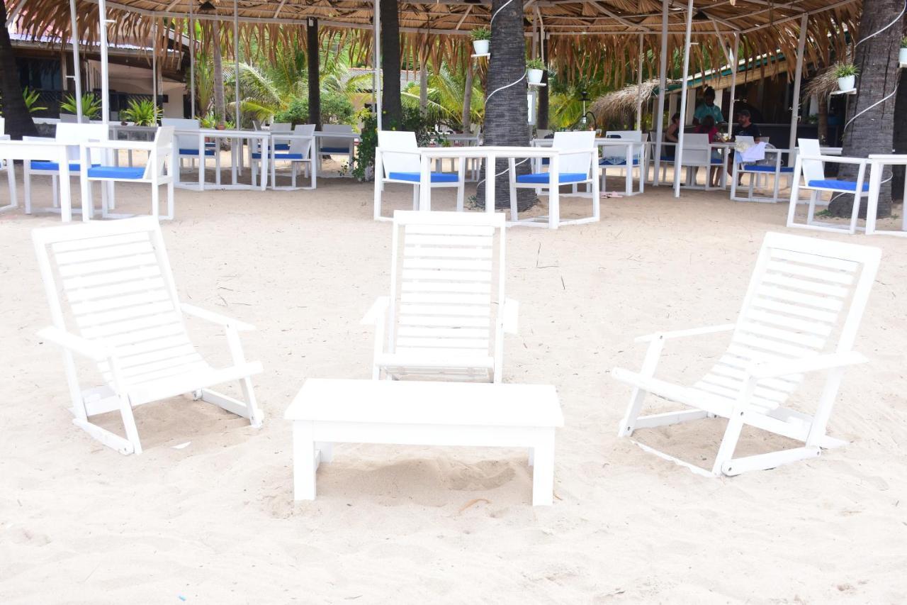 Alfresco Beach Hotel Uppuveli Ngoại thất bức ảnh