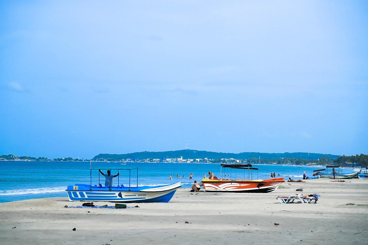 Alfresco Beach Hotel Uppuveli Ngoại thất bức ảnh